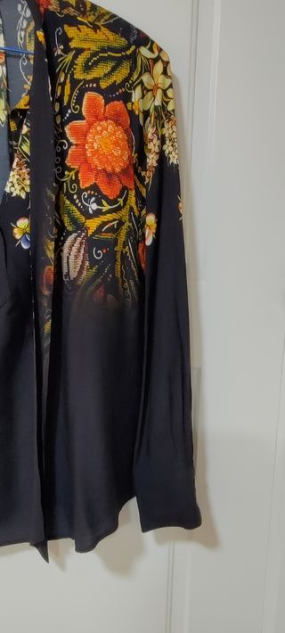 Blusa estampada floral multicolor