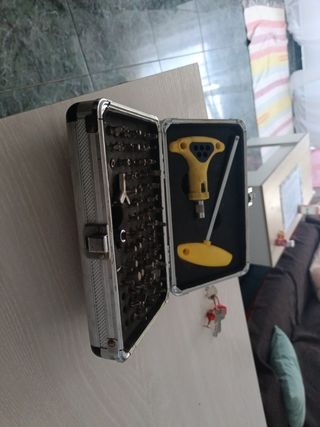 Herramienta T multiusos con puntas hexagonales 