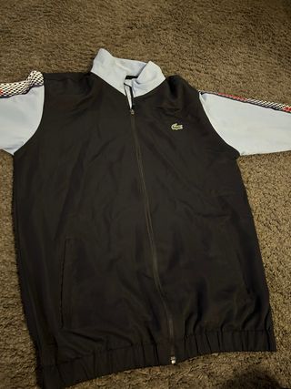 Chándal Lacoste Negro y Azul
pone XL ideal M