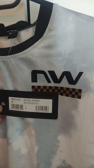 Camiseta NW Talla L . Con etiqueta 