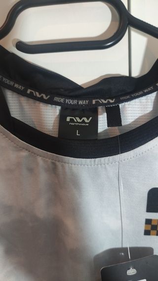 Camiseta NW Talla L . Con etiqueta 