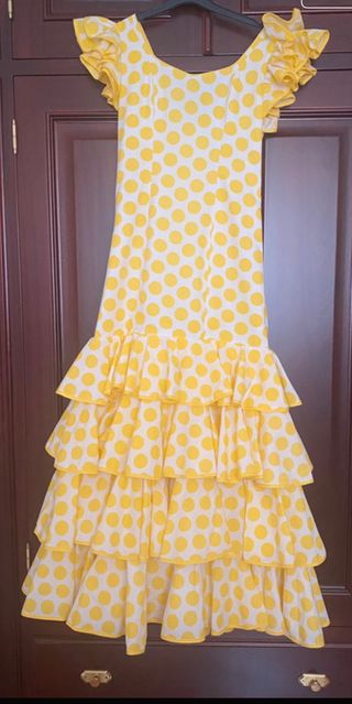 Traje de flamenca amarillo y blanco