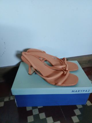 Zapatos slingback negros Marypaz