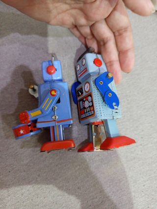 2 Robots de hojalata de cuerda