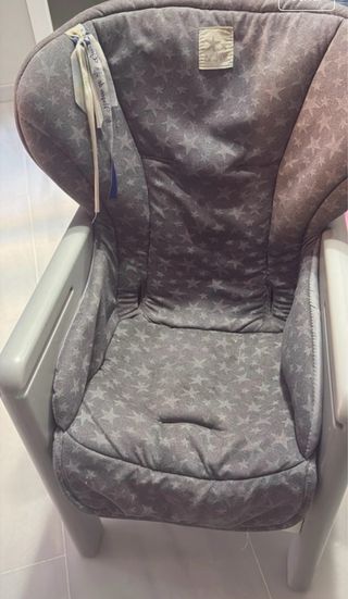 Trona convertible en silla y mesa