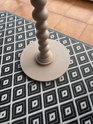 Mesita auxiliar redonda beige 38 ancho 50 alto