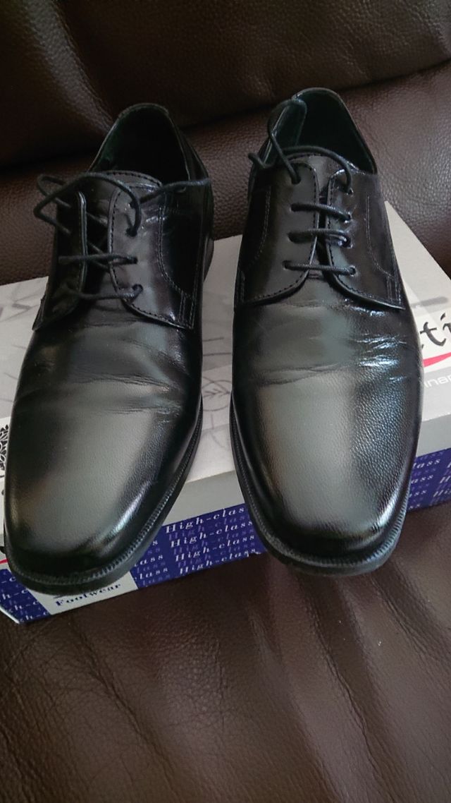Zapatos de vestir negros  de piel, puestos  1 dia