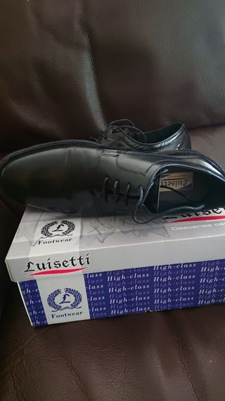 Zapatos de vestir negros  de piel, puestos  1 dia