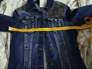 Chaqueta vaquera Desigual con detalles