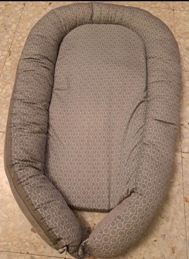 Reductor de cuna gris con estampado