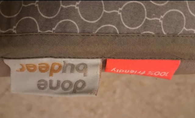 Reductor de cuna gris con estampado