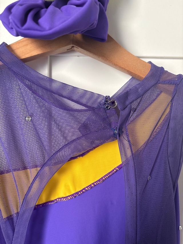 Malla de patinaje morada y amarilla