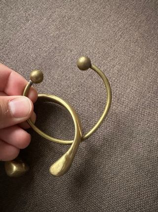 Dos pulseras antiguas de bronce