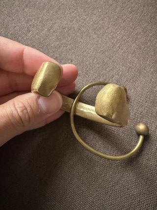 Dos pulseras antiguas de bronce