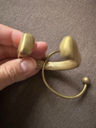 Dos pulseras antiguas de bronce
