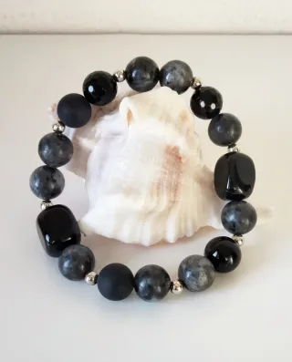 Coppia di bracciali pietre nere