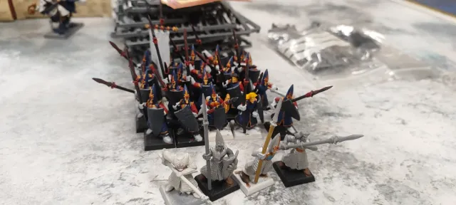 20 Lanceros Altos Elfos i alguna por montar