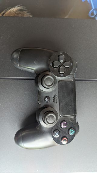 PS4 1TB + 3 Mandos Dual Shock