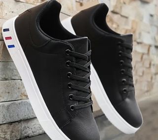 Zapatillas deportivas negras y blancas