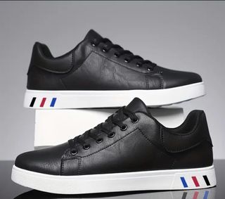 Zapatillas deportivas negras y blancas