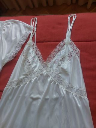 Conjunto bata y camisón satén blanco