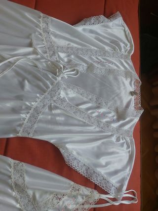 Conjunto bata y camisón satén blanco
