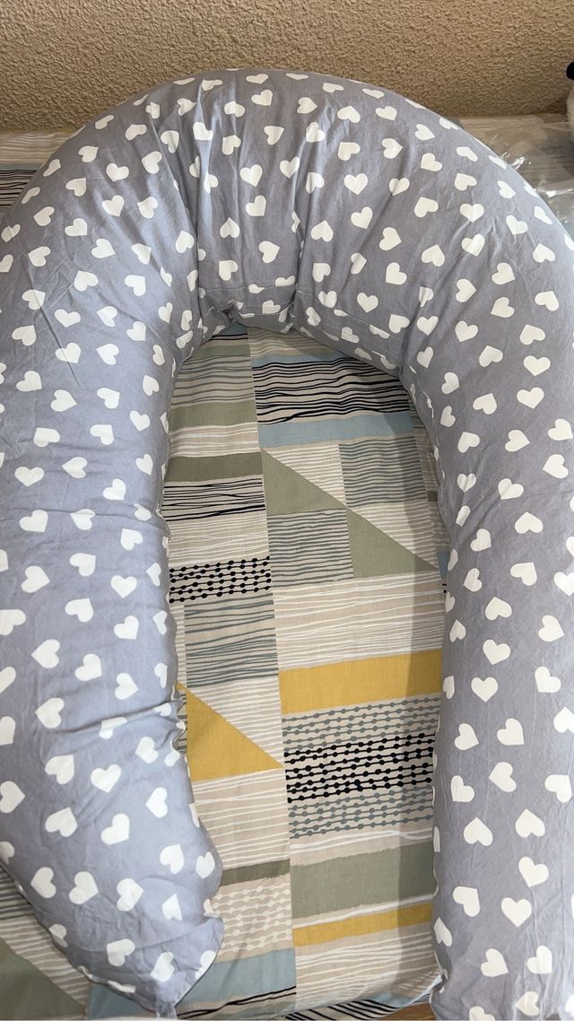 Cojín Lactancia Corazones Gris