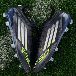Botas de fútbol F50 League Laceless FG/MG Adulto Negro Pack