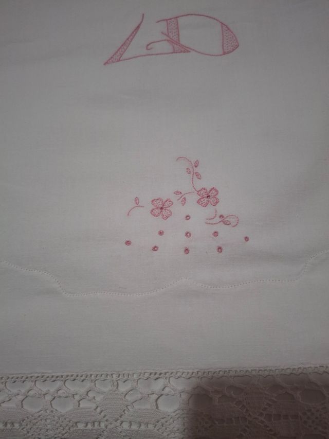 Sábana individual bordada a mano
