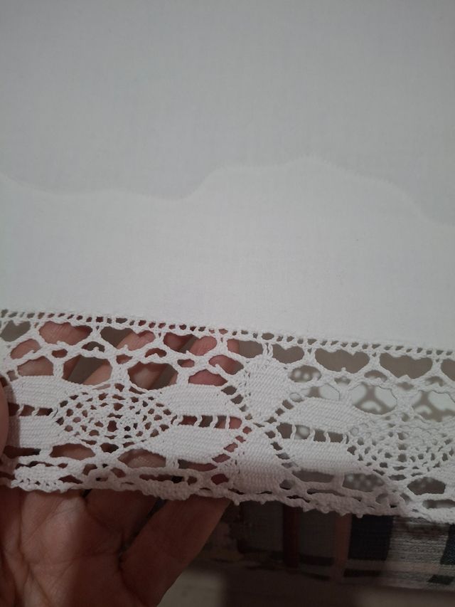 Sábana individual bordada a mano