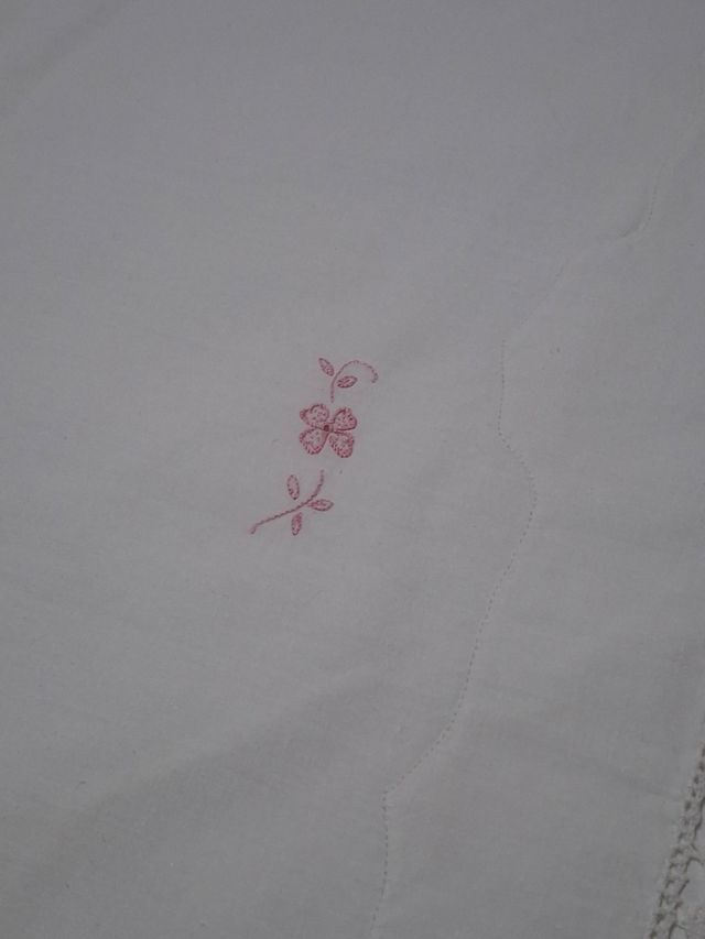 Sábana individual bordada a mano