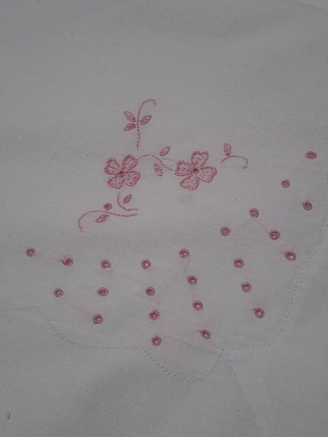 Sábana individual bordada a mano