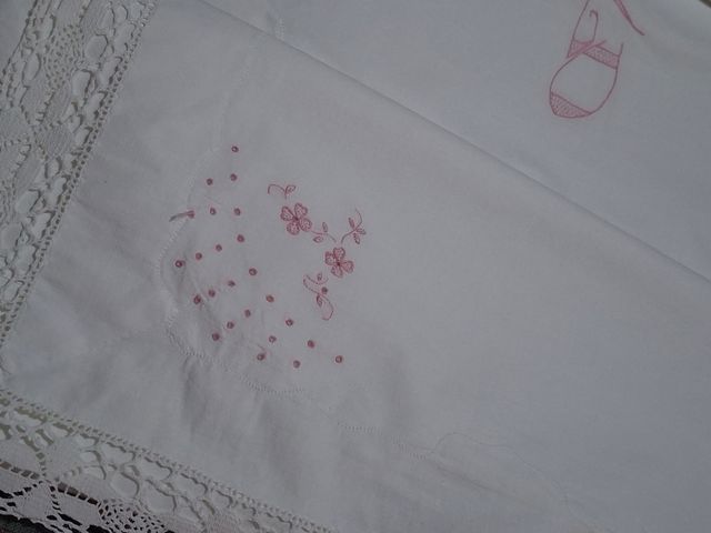 Sábana individual bordada a mano