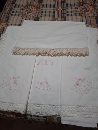 Sábana individual bordada a mano