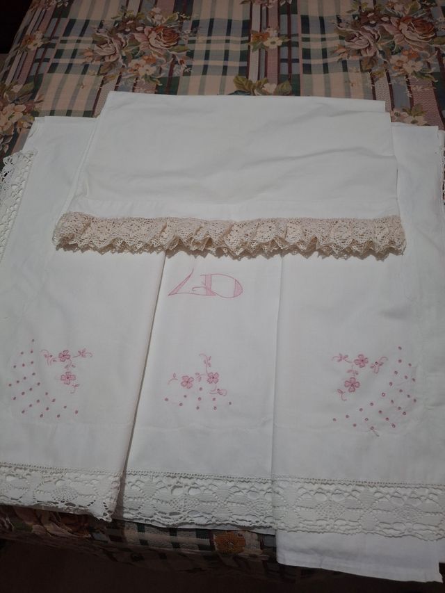 Sábana individual bordada a mano