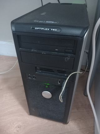 Ordenador Dell con Pantalla y Teclado