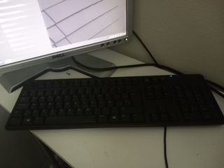 Ordenador Dell con Pantalla y Teclado
