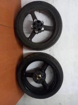 Llantas delantera y trasers Suzuki Bandit⁹