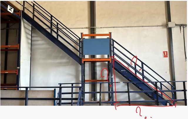 Escalera industrial metálica