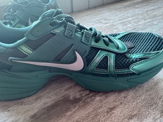 Zapatillas Nike V2K Verde y Plata