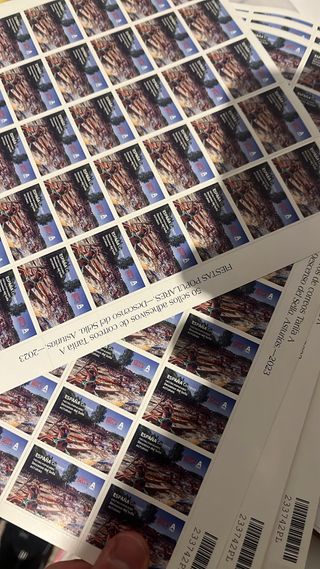 60 francobolli postali adesivi.