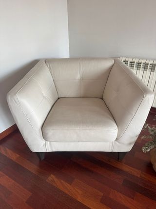 Sillón de lectura relax en piel blanca