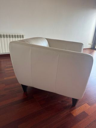 Sillón de lectura relax en piel blanca