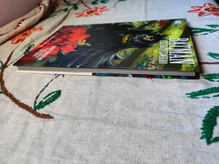 Batman y el Guante Negro. Absolute. Planeta.