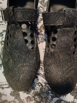 Zapatos de vestir negros.