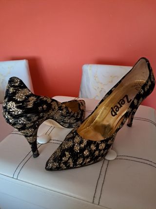 Zerep Zapatos Tacón Alto Negro y Dorado