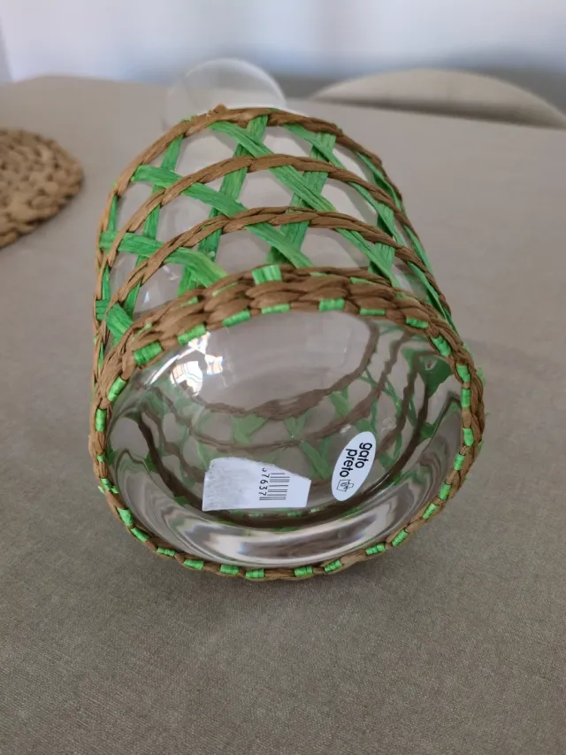 Vaso etnico in cristallo e midollino verde