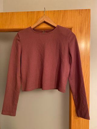 Blusa crop top con hombreras