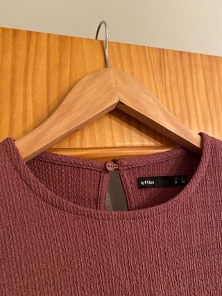 Blusa crop top con hombreras
