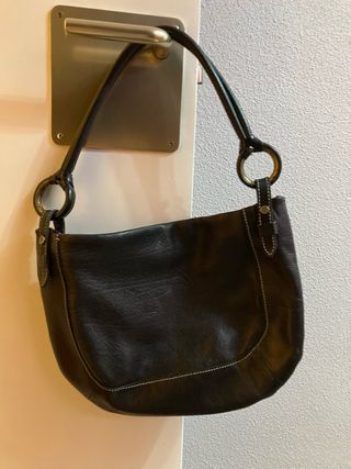 Bolso negro de piel